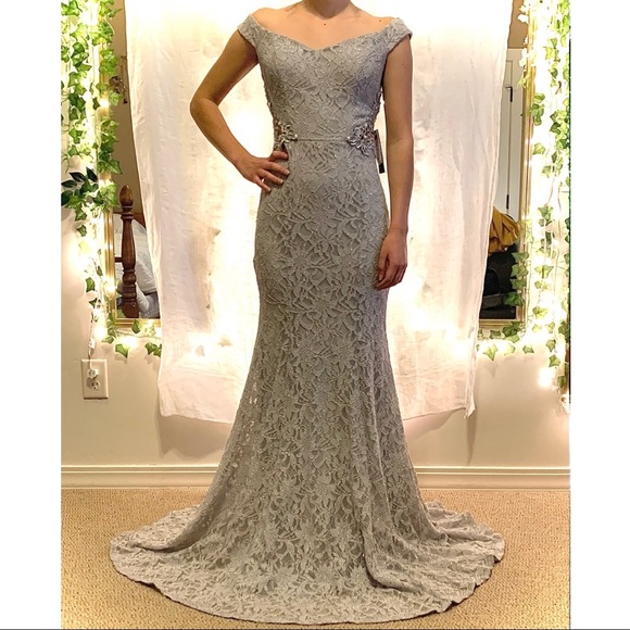 Grey lace prom dress. BEAUTIFUL SIDE DETAIL😍 - Picture 4 of 4